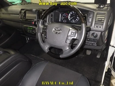 TOYOTA HIACE VAN