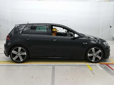 VOLKSWAGEN GOLF R