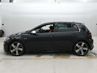 VOLKSWAGEN GOLF R