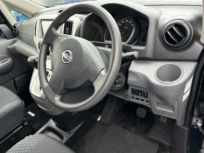 NISSAN NV200