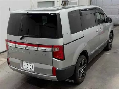MITSUBISHI DELICA D5