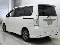 Цена авто Toyota Voxy с аукционов Японии, номер кузова ZRR70W, пробег 188 000, оценка 2