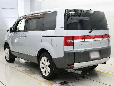 MITSUBISHI DELICA D5