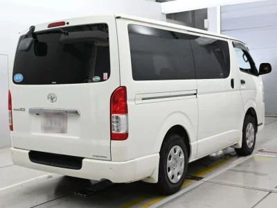TOYOTA REGIUS VAN