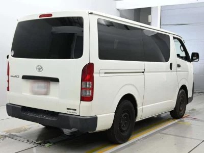 TOYOTA REGIUS VAN