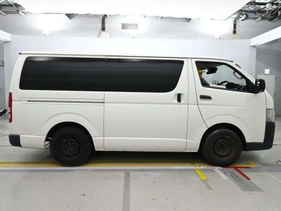 TOYOTA REGIUS VAN