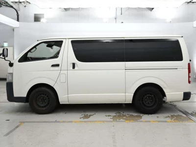 TOYOTA REGIUS VAN