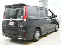 Цена авто Toyota Esquire с аукционов Японии, номер кузова ZWR80G, пробег 59 000, оценка 8