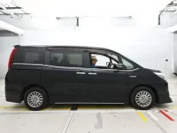 Цена авто Toyota Esquire с аукционов Японии, номер кузова ZWR80G, пробег 59 000, оценка 8