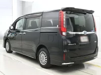 Цена авто Toyota Esquire с аукционов Японии, номер кузова ZWR80G, пробег 59 000, оценка 8