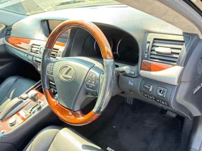 Lexus LS600h