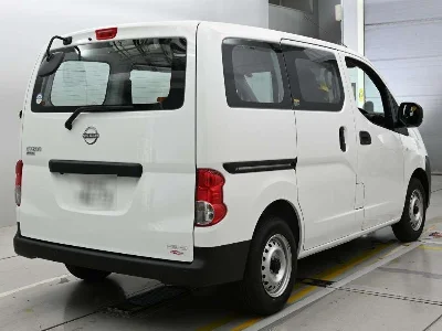 NISSAN NV200