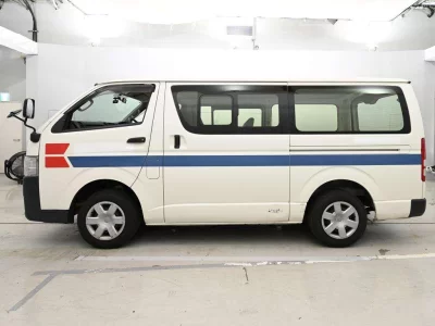 TOYOTA REGIUS VAN