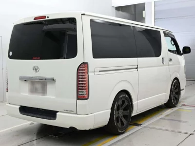 TOYOTA REGIUS VAN