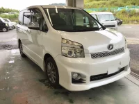 Цена авто Toyota Voxy с аукционов Японии, номер кузова ZRR70W, пробег 116 000, оценка 8