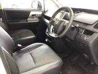 Цена авто Toyota Voxy с аукционов Японии, номер кузова ZRR70W, пробег 116 000, оценка 8