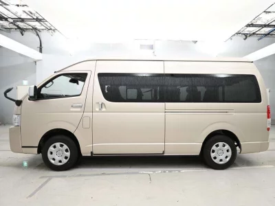 TOYOTA HIACE