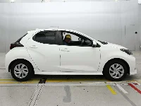 Цена авто Toyota Yaris с аукционов Японии, номер кузова MXPH10, пробег 54 000, оценка 8