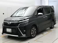 Цена авто Toyota Voxy с аукционов Японии, номер кузова ZRR80W, пробег 140 000, оценка 2