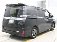 Цена авто Toyota Voxy с аукционов Японии, номер кузова ZRR80W, пробег 140 000, оценка 2