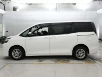 Цена авто Toyota Voxy с аукционов Японии, номер кузова ZRR85G, пробег 130 000, оценка 8