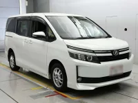 Цена авто Toyota Voxy с аукционов Японии, номер кузова ZRR85G, пробег 130 000, оценка 8