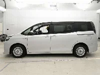 Цена авто Toyota Voxy с аукционов Японии, номер кузова ZWR80G, пробег 100 000, оценка 8