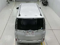Цена авто Toyota Voxy с аукционов Японии, номер кузова ZWR80G, пробег 100 000, оценка 8