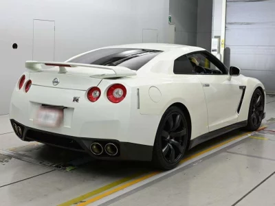 NISSAN GT-R