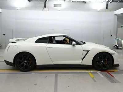 NISSAN GT-R