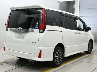 TOYOTA NOAH