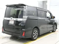 Цена авто Toyota Voxy с аукционов Японии, номер кузова ZRR80W, пробег 90 000, оценка 3