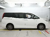 Цена авто Toyota Esquire с аукционов Японии, номер кузова ZRR80G, пробег 126 000, оценка 8