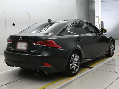 LEXUS IS