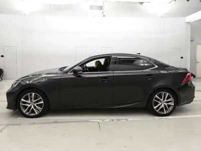 LEXUS IS