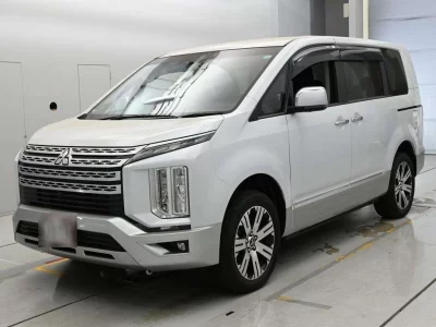 MITSUBISHI DELICA D5