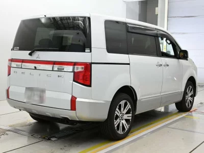 MITSUBISHI DELICA D5