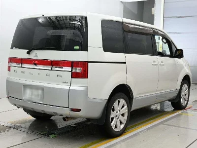 MITSUBISHI DELICA D5