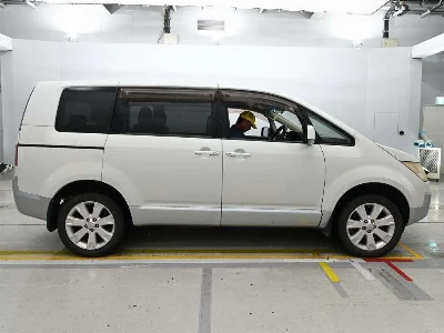 MITSUBISHI DELICA D5