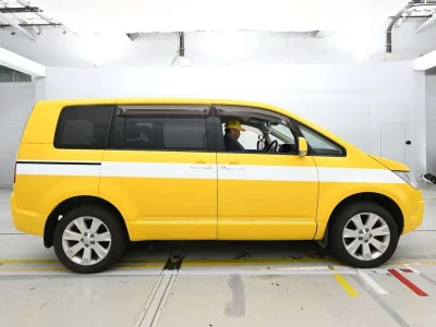 MITSUBISHI DELICA D5