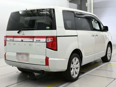 MITSUBISHI DELICA D5