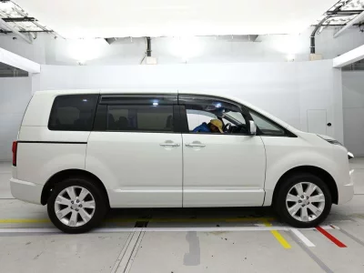 MITSUBISHI DELICA D5