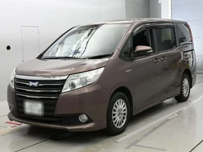 TOYOTA NOAH