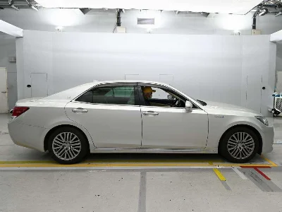TOYOTA CROWN MAJESTA