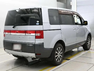 MITSUBISHI DELICA D5