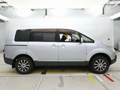 MITSUBISHI DELICA D5