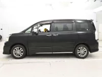 Цена авто Toyota Voxy с аукционов Японии, номер кузова ZRR70W, пробег 125 000, оценка 4