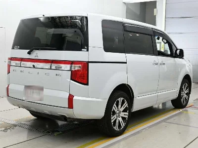 MITSUBISHI DELICA D5