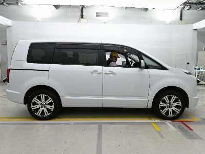 MITSUBISHI DELICA D5