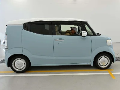 HONDA N BOX SLASH